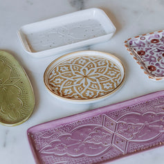 TRAYS AND SERVING DISHES