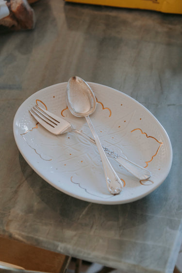 Large oval serving dish Empreinte blanc gold (6719695224874)