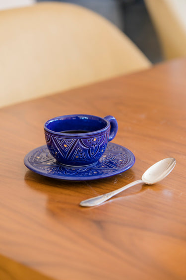 CUP HANDLE WITH UNDERCUT IMPRINT MAJORELLE BLUE GOLD (14978940109183)