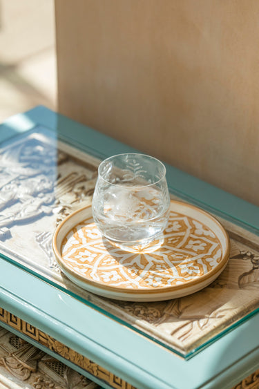 FASSIA STRAW GOLD ROUND TRAYS (14589832790399)