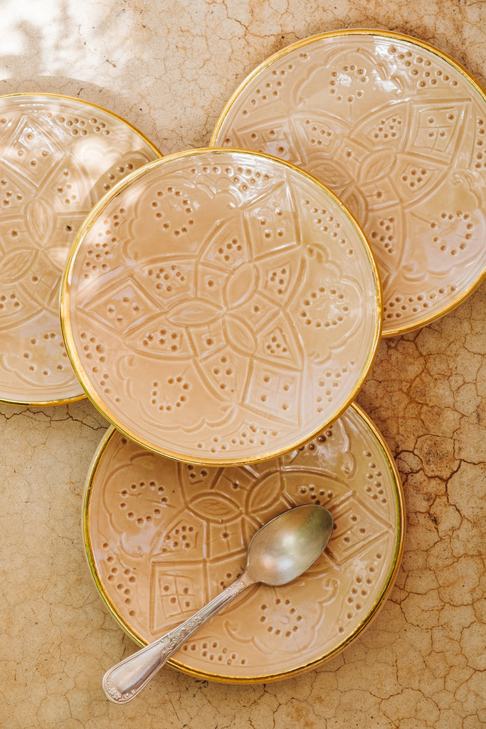ASSIETTE EMPREINTE SABLE GOLD (4252918906903)